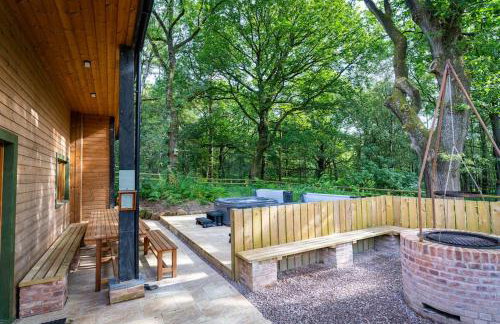Throwley, woodland lodge with hot tubs for 14 - Foto 41