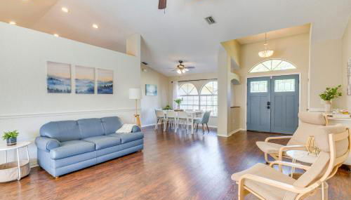 Relax Poolside Spring Hill Family Home with Yard! - Foto 4