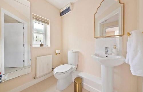 Radiant Retreat Ideal for LegoLand, Windsor, & LHR - Foto 31