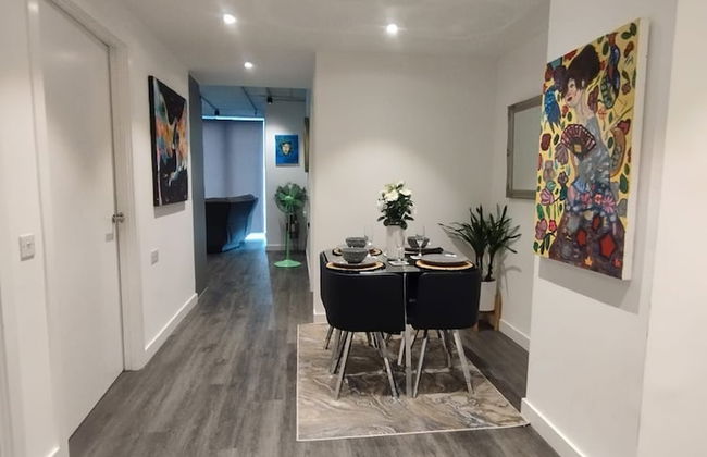 Immaculate 3-bed Apartment Homes in London - Foto 29