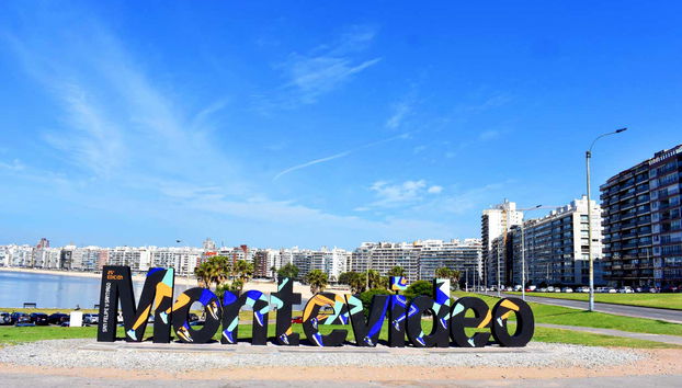 Insegna nella Rambla de Pocitos