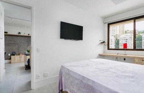 LEBLON INN RESIDENCIAL LUXUOSO com PISCINA, rooftop, academia, sauna, Varanda dentro do apt com VISTA DESLUMBRANTE, limpeza diária estilo hotel , cozinha completa 50 metros do posto 12 pauloangerami DFL15 - Foto 11