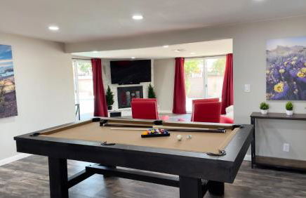 Private Home - Heated Pool, Billiards, Darts, Foosball, Fireplace, 5 Smart TVs, BBQ, Cotton Bedding - The Saguaro Sanctuary, Pool Heat Optional - Foto 5