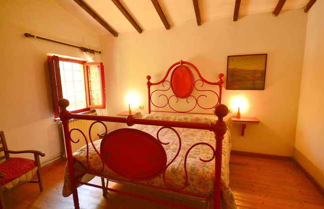 Spacious Home With Shared Pool - Photo 6