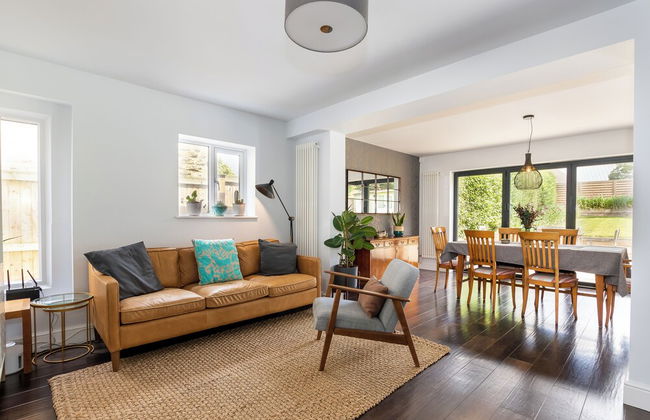 Stunning 5 Bed in the Centre of Bourton - Photo 14