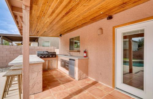 Gorgeous Green Valley Home Patio and Private Pool! - Foto 23