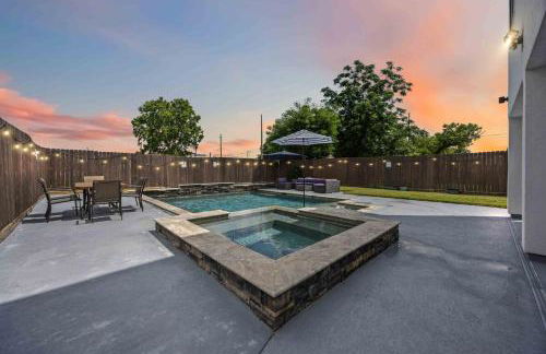 Resort vibe with Pool and Hot tub Downtown skyline views - Photo 51