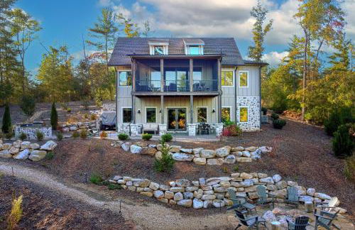 Hilltop Lodge Opulent Lakefront Living in Lake James - Photo 9