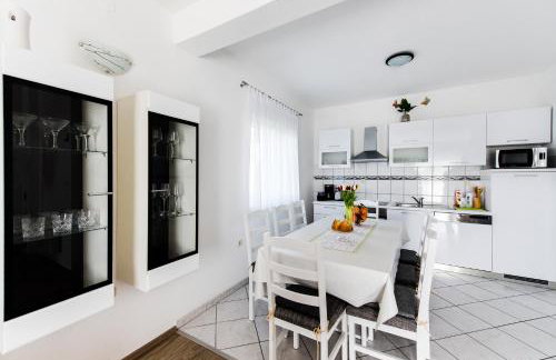 Over the skyline - Photo 32