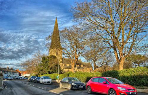 Stylish cottage in vibrant riverside village - Foto 2