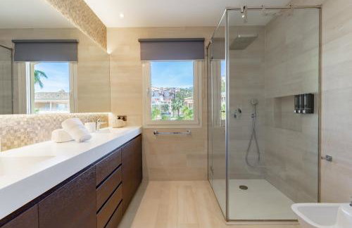 Infinity Blue Penthouse - Photo 18
