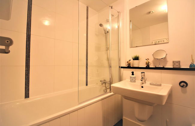 Solace Apartment Milton Keynes - Photo 27