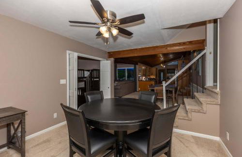 Lakefront Family Home Private Dock with Huge Views - Foto 33