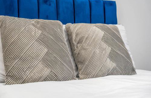 Central 2 Bedroom Apartment with Free Parking Sleeps 8 & Walk to City Centre & Arena - Foto 10