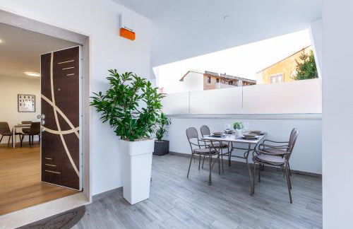 Colombo Palace - viale colombo 358 - Photo 77