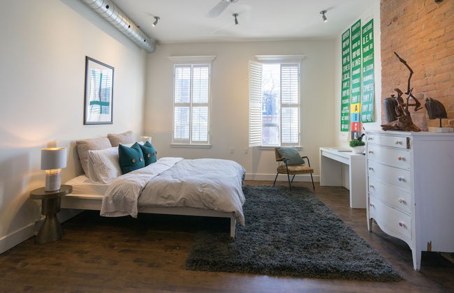 Applewood Suites - The Ossington Loft - Photo 33