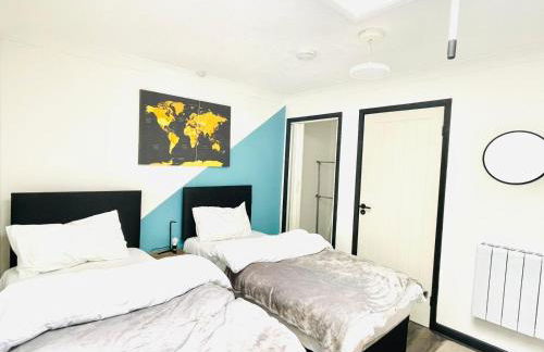 Burmer Central Bliss: Modern 3BR/1BA, Full Kitchen - Foto 17