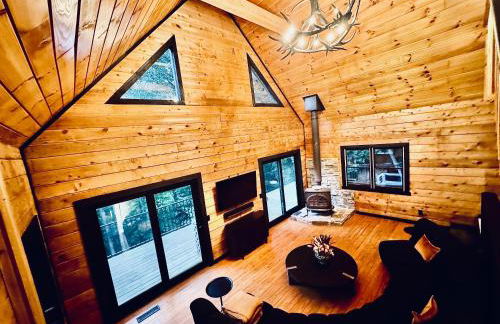 MOONLIGHT MOUNTAIN MANOR - Cedar Hot Tub, Views & Games - Foto 14