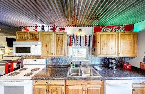 Charming Dog-Friendly Lakefront Home with Lake View, Dock, & Washer/Dryer - Foto 12