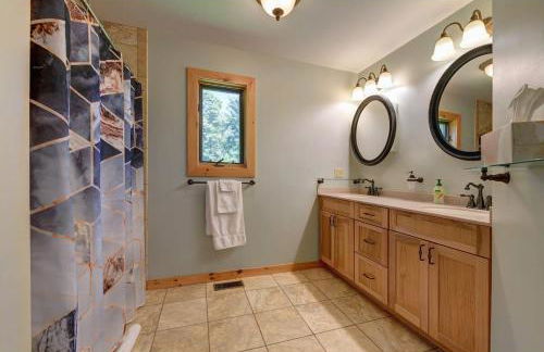 Berkshire Vacation Rentals: Great Barrington Cabin Sleeps 14 Walk To Town - Foto 13