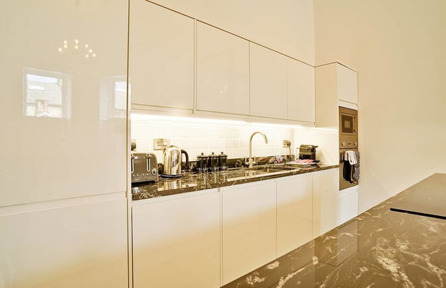 JOIVY Luxury George Street Apartments: Edinburgh Suite - Photo 13