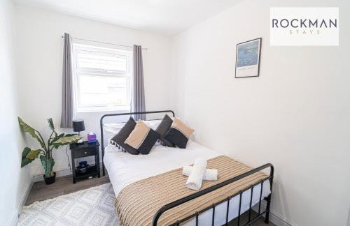 Ten Cromwell - FREE PARKING - Spacious 3 Bedroom Contractor Home - Central Grays Close to Station and Shops - Fast Wi-Fi - Long Term Stays - Foto 8