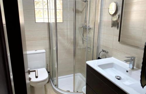 5 Bedroom, Luxury Villa - Heated Pool - Foto 14