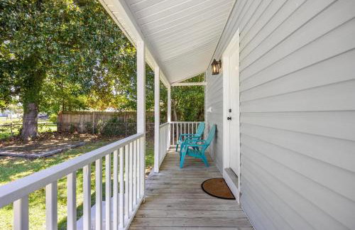 Private Downtown Bungalow Near Riverwalk & Beaches - Photo 8