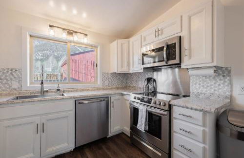 Historic Boho Brothel Lake Retreat Fast Wifi - Foto 11