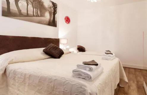 4 Bed Flat - Sleeps 14 - Parking - Game Room -Wifi - Foto 1