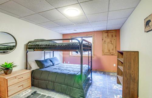 Family Home with Indoor Pool about 2 Mi to Elkhart Lake! - Foto 24