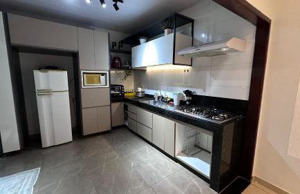 Casa do Rosa - Piscina Aquecida - Churrasqueira - 8 pessoas - SJBV - Foto 4