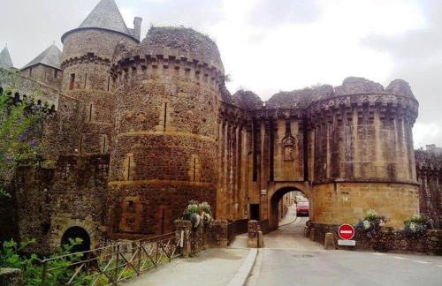 House at the foot of the castle of Fougeres - Foto 9
