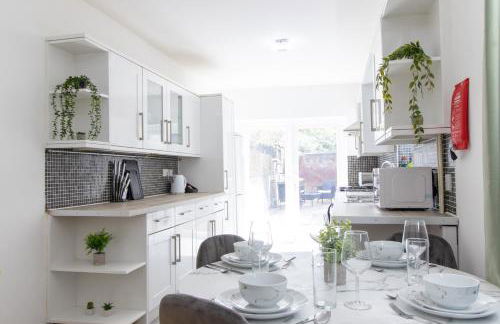 Open Mind Property - 6 Beds & Free Parking - Foto 9