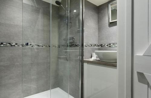 Broad Meadows Farmhouse 12 Guests - Photo 21