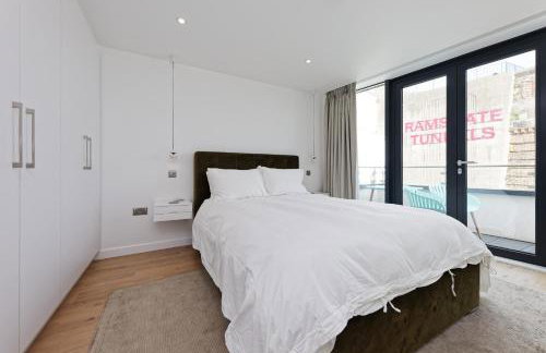 Gorgeous 2 Bed Apartment with Stunning Sea Views with Free Parking and Fast Internet - Foto 8