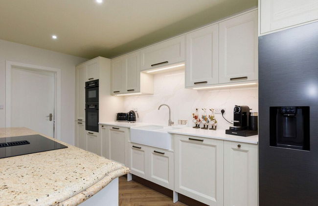 Beautiful 4-bed Close to South Downs Goodwood - Foto 16