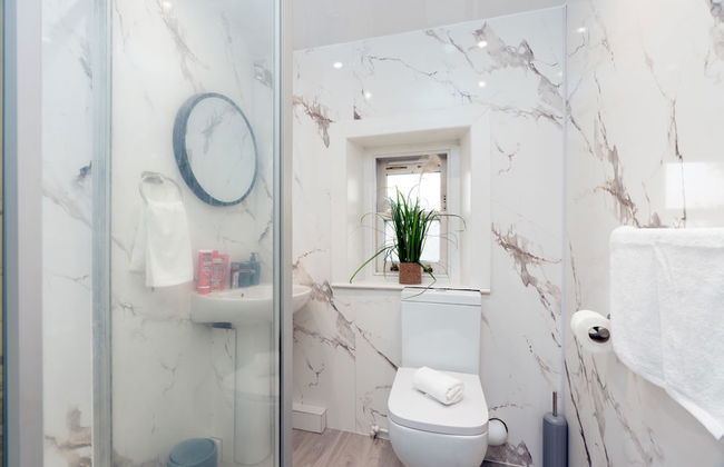 Cosy Cottage - Sleeps 6, Parking & Pet Friendly! - Foto 16