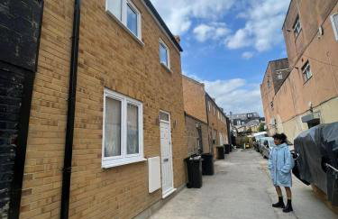 Bright Ground Floor Flat with Free Parking and Balcony Near Stoke Newington - Foto 26