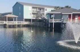 Quiet 2 bedroom condo on Gulf with pool and pond - Photo 27