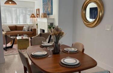 Mid-Century with Outdoor Oasis - Foto 13