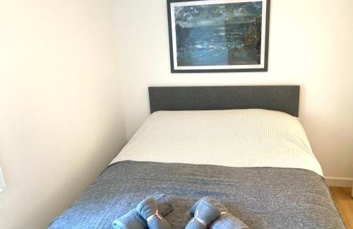 Lovely spacious flat with sea views, sunsets, garden and woodburner - Photo 22