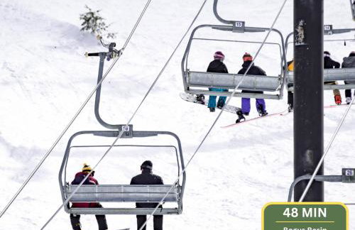 Fire Pit Getaway Shops and Dining 70in TV - Foto 39