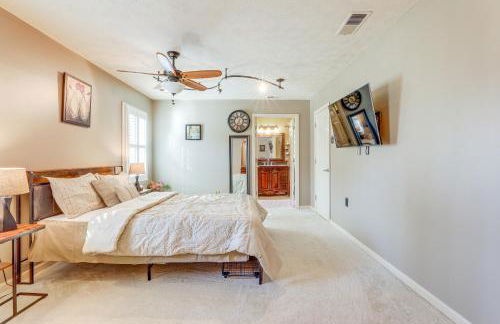 6 Mi to Stone Mountain Park Home with Deck! - Foto 18