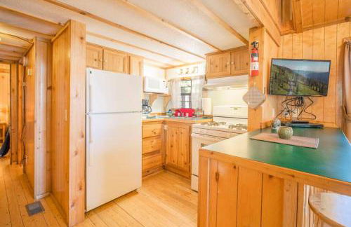 The Cottonwood Cabin #17 at Blue Spruce RV Park & Cabins - Foto 7