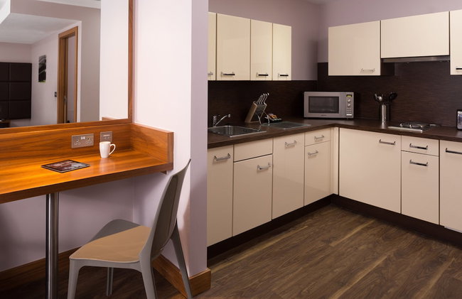 Roomzzz Leeds City - Foto 18