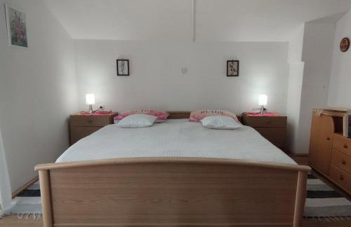 Family-friendly apartments with swimming pool Plaski, Velebit - 20466 - Foto 9