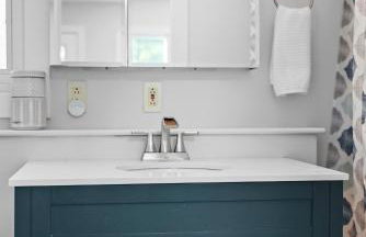 Lakefront - Spacious Family Getaway with Dock! - Foto 24