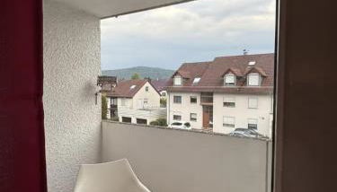 Helle 2 Zimmer Wohnung mit Balkon gemütlich & zentral - Foto 2