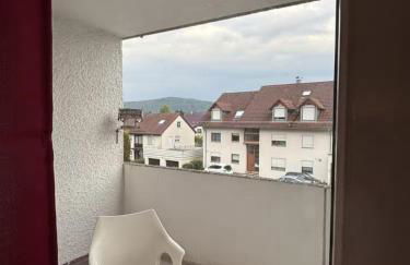 Helle 2 Zimmer Wohnung mit Balkon gemütlich & zentral - Foto 2